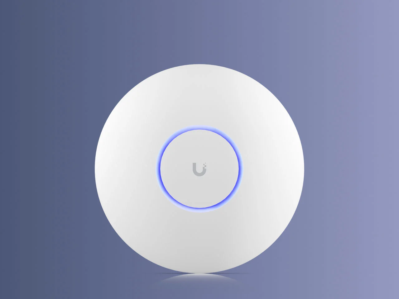 Ubiquiti UniFi Access Point mit blau leuchtendem LED-Ring