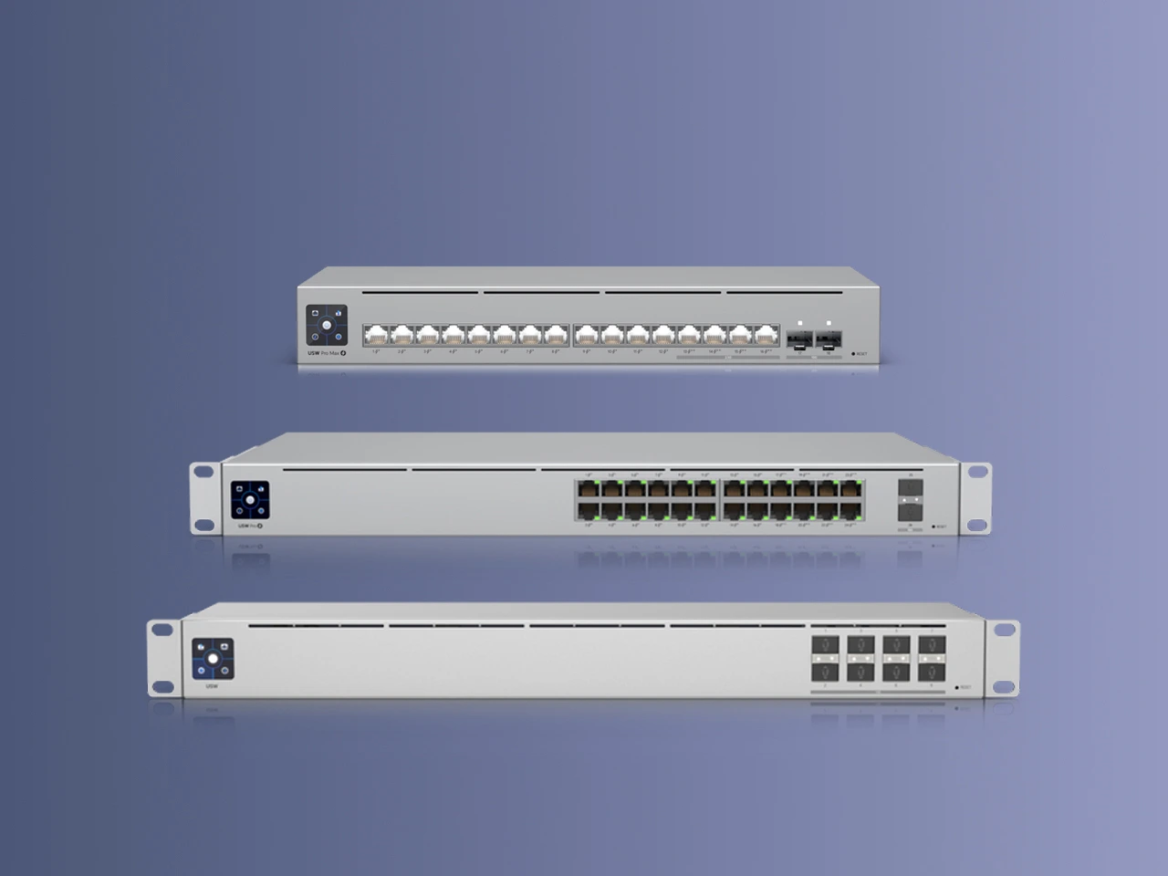 Drei UniFi Switches unterschiedlicher Baugrößen übereinander